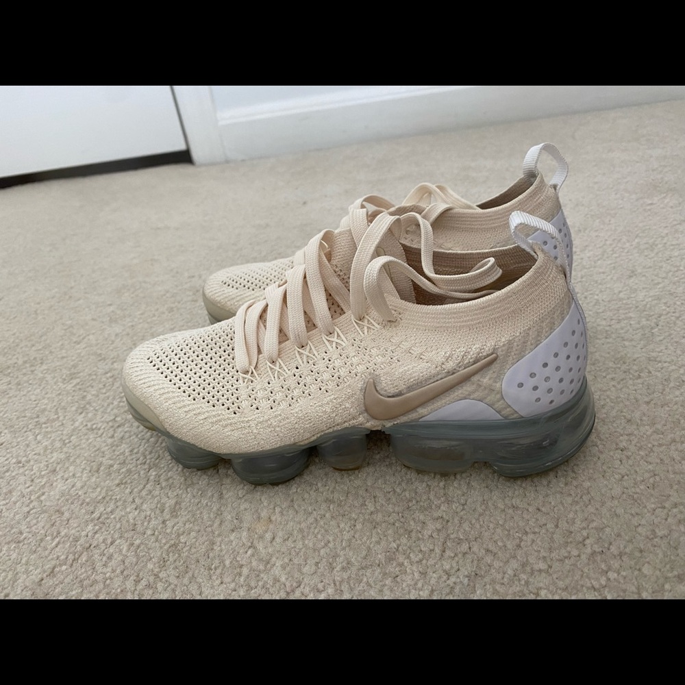 Women’s size 6 Nike air vapor max